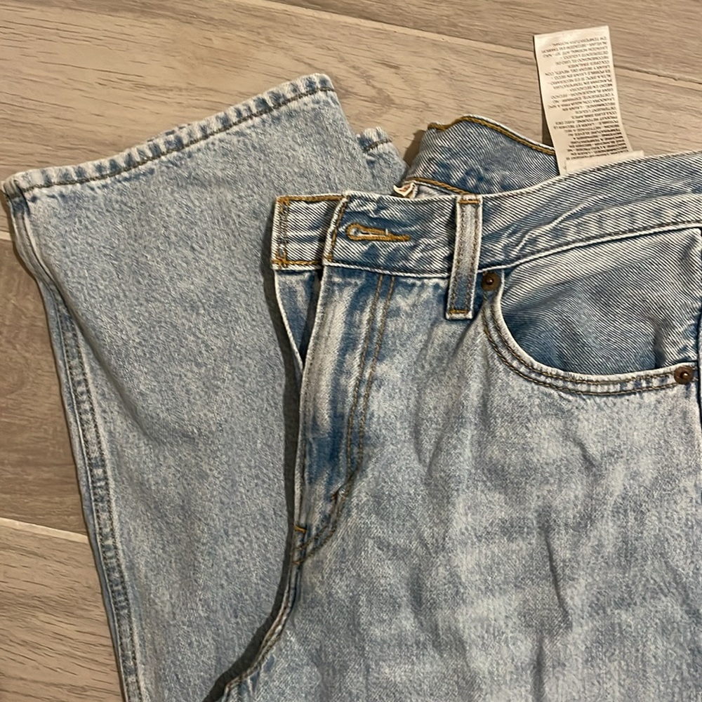 Levis - Picture 2 of 5